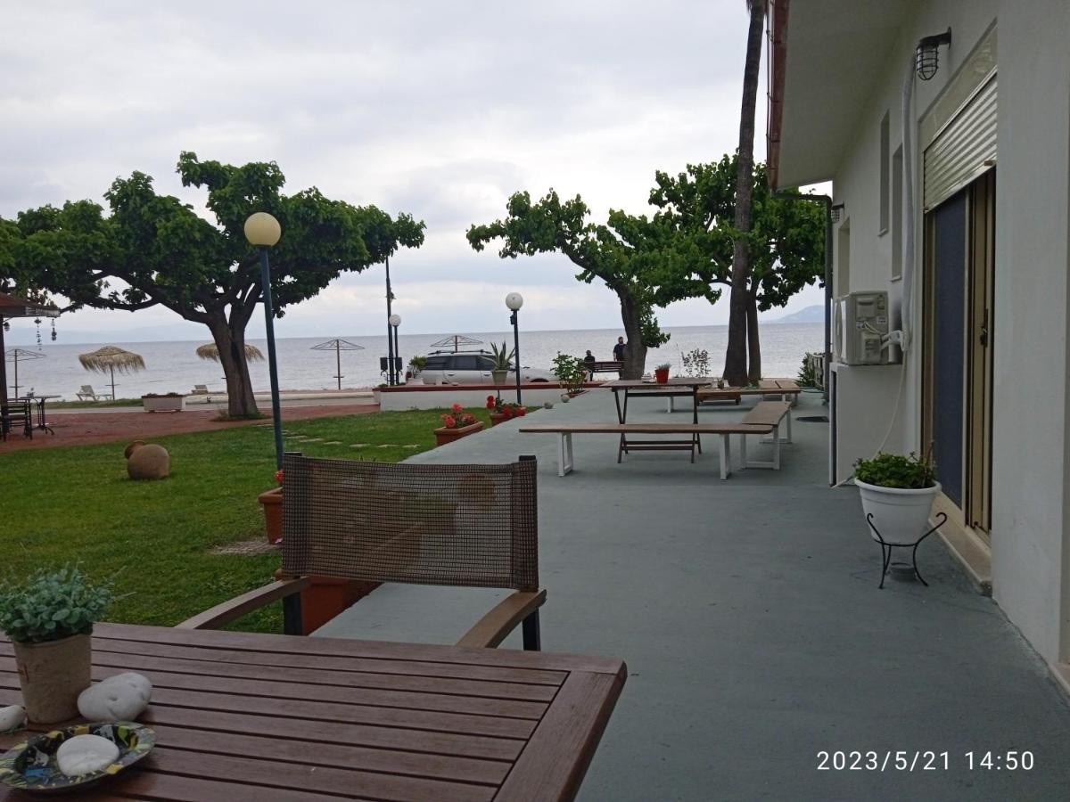 Evoikos Beach & Resort Livanátai エクステリア 写真