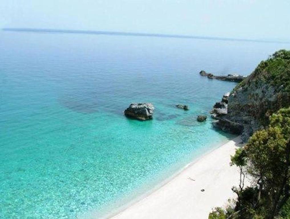 Evoikos Beach & Resort Livanátai エクステリア 写真