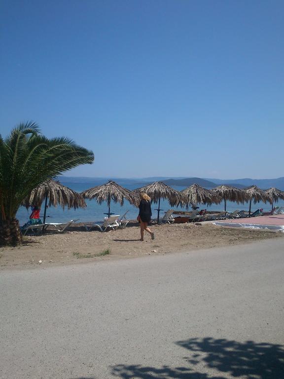 Evoikos Beach & Resort Livanátai エクステリア 写真