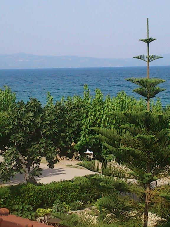 Evoikos Beach & Resort Livanátai エクステリア 写真