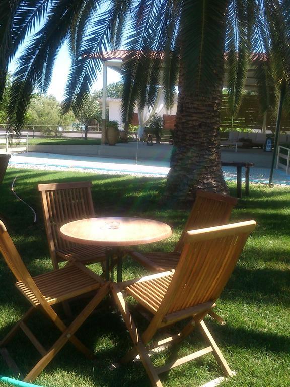 Evoikos Beach & Resort Livanátai エクステリア 写真